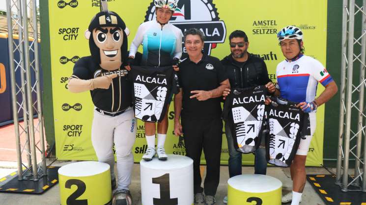 Raúl Alcalá hechiza con su magia a Oaxaca  