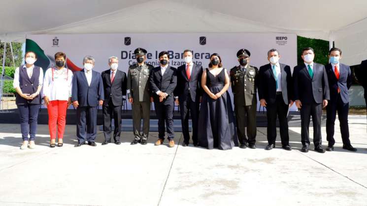 Encabeza AMH ceremonia cívica por el Día de la Bandera Nacional  