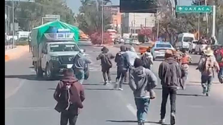  Habitantes de Teojomulco sitian capital oaxaqueña,toman oficinas