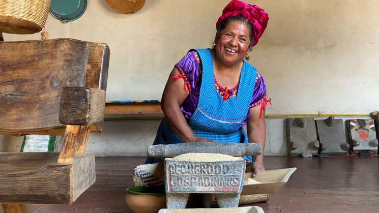 Mujeres oaxaqueñas enaltecen el valor de las tradiciones  