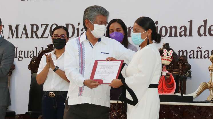 Reconocen a boxeadora María Goreti Ramírez Sánchez  