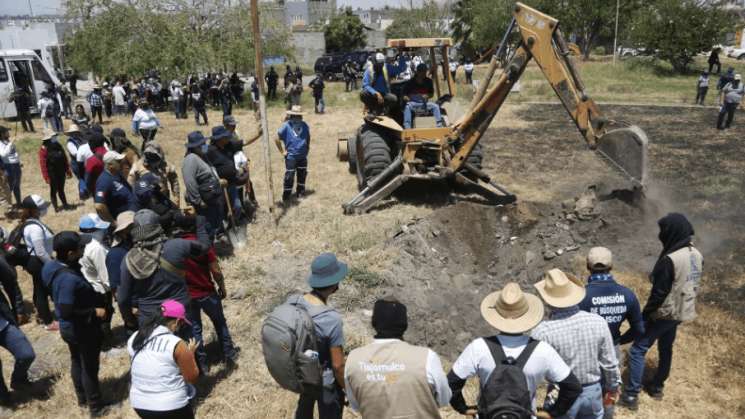 Hallan al menos 20 bolsas con restos humanos en Jalisco