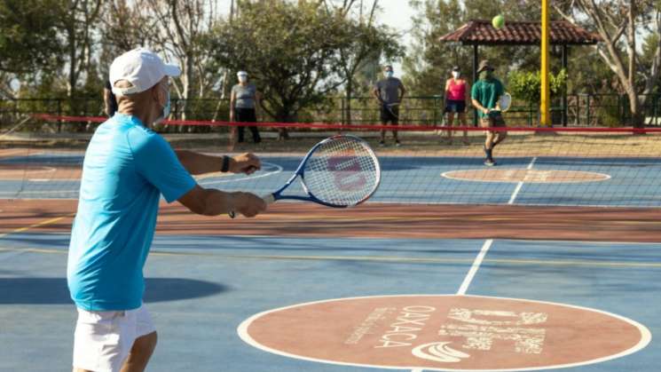 Reactivan clases de tenis en el Parque Colosio en San Felipe     