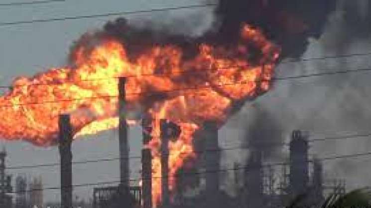 Sofocan incendio en refinería de Salina Cruz, Oaxaca