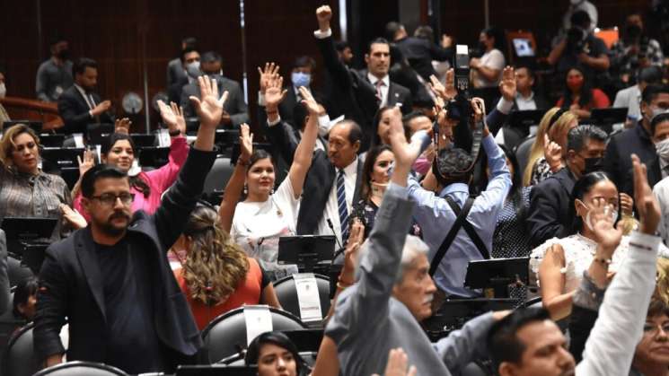 Celebra AMLO aprobación de reformas de Ley Minera