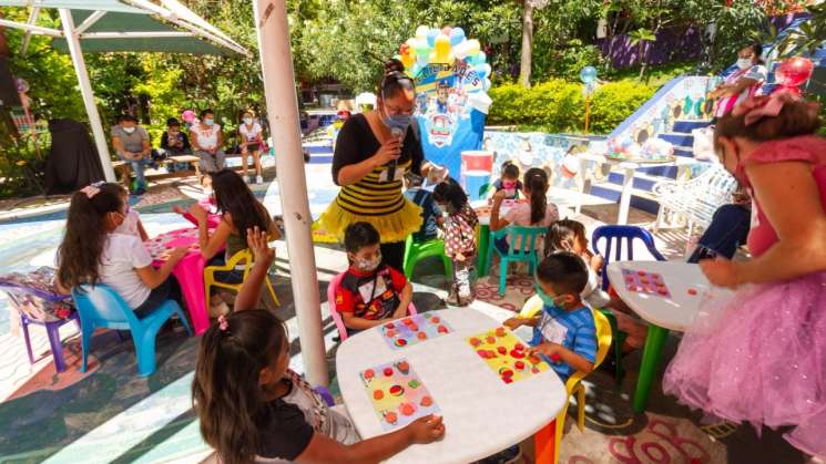 Celebran niñas y niños su día en el parque “Del Agua Centenario” 