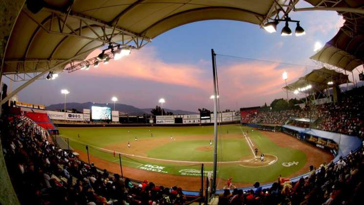 El estadio Eduardo Vasconcelos se pinta de rojo  