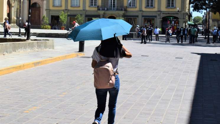 Canales de baja presión y ambiente caluroso sobre Oaxaca