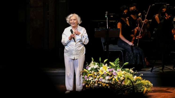 Elena Poniatowska celebra sus 90 años en Bellas Artes