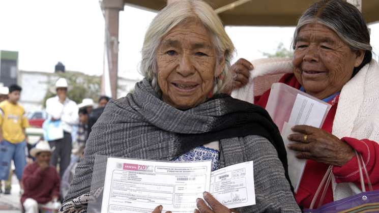 Reciben pago extra de marcha beneficiarios de Pensión Bienestar 