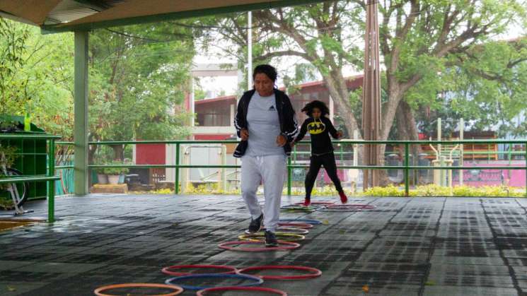 Inician clases de box femenil en Santa Lucía CAPCE y Canteras    