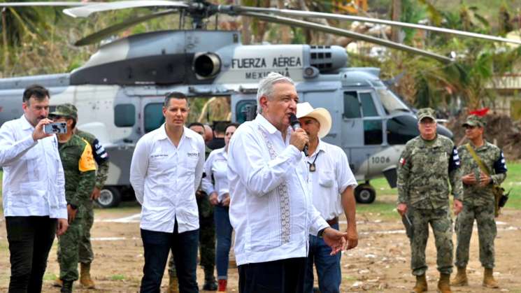 AMLO y AMH recorren municipios afectados por huracan