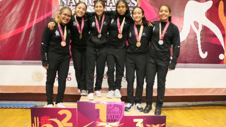 6 medallas para selección femenil oaxaqueña de luchas asociadas  