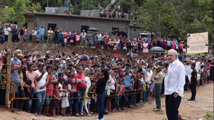 AMLO presenta plan de reconstrucción en Oaxaca 