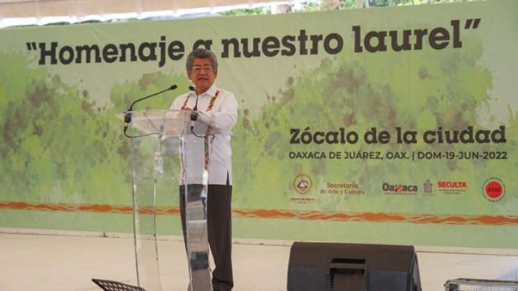 En capital de Oaxaca rinden homenaje al laurel del Zócalo 