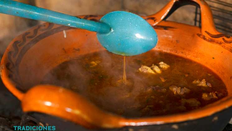 Doña María realiza homenaje a las cocineras de México