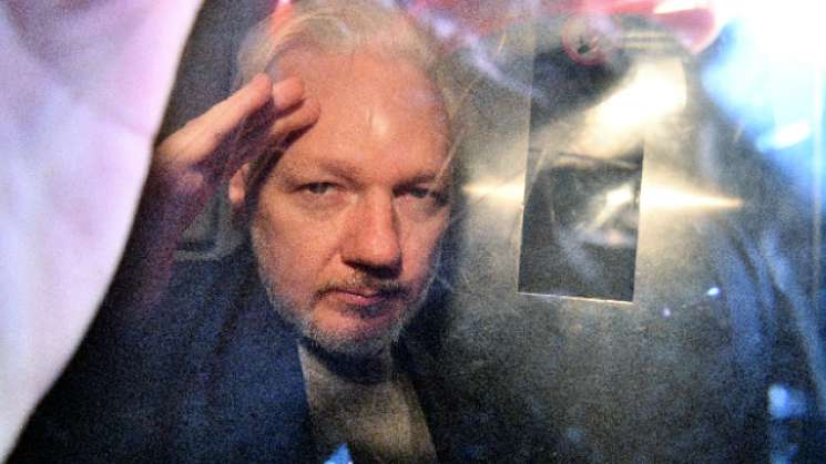 Presenta Julian Assange recurso contra su extradición a EU