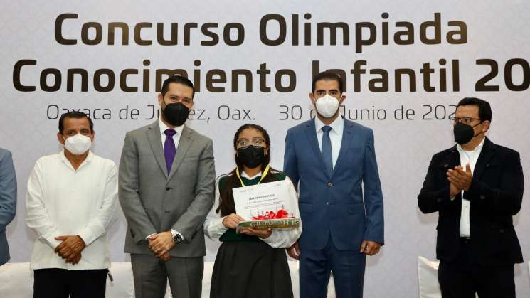 Premia IEEPO a 67 estudiantes de Olimpiada del Conocimiento