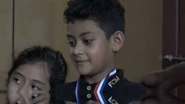 Niño mexicano hace historia en el Mundial escolar de ajedrez