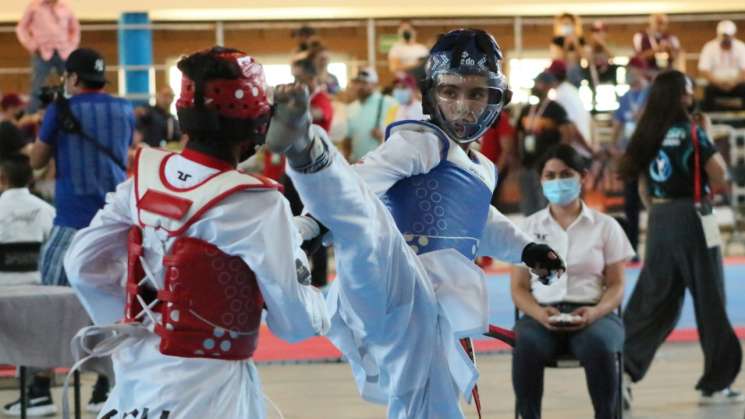 Camila de oyos da medalla de oro a Oaxaca en taekwondo  