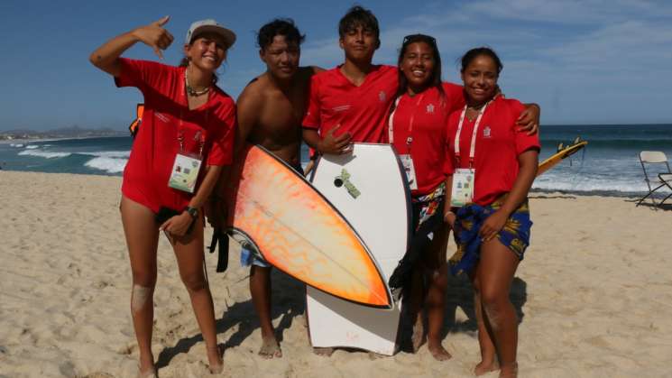 Oaxaca cierra el segundo día de surfing como líder del medallero 