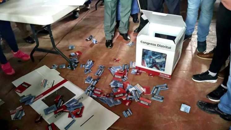 En elecciones de Morena, rompen boletas  y acarrean en Oaxaca