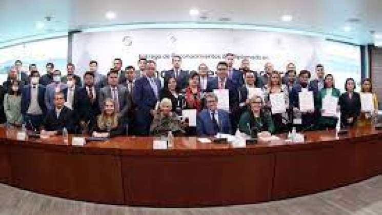 Entregan Diplomado en Derecho Procesal Electoral en Senado