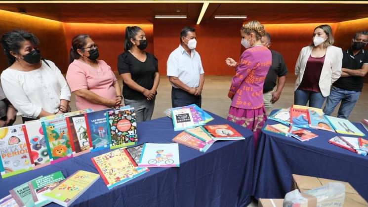 Seculta Oaxaca entrega libros a 375 bibliotecas Municipales