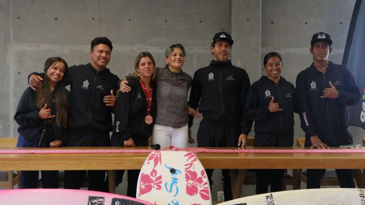 Previo a el Campeonato Mundial, surfistas visitan Incude