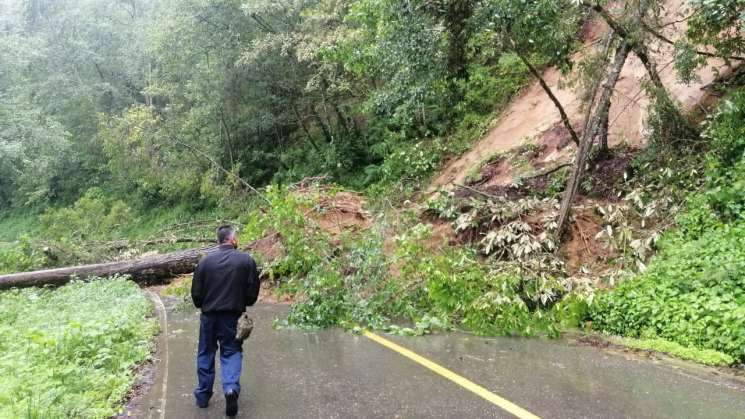 “Lester” deja derrumbes y afectaciones en la costa de Oaxaca