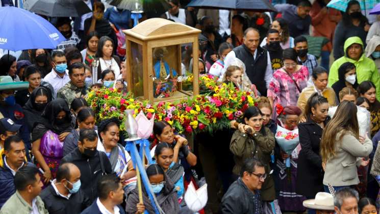 Realizan procesión de la Inmaculada Virgen de Juquila a Catedral 