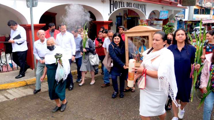 Bendicen en Juquila escultura que será obsequiada al Vaticano  