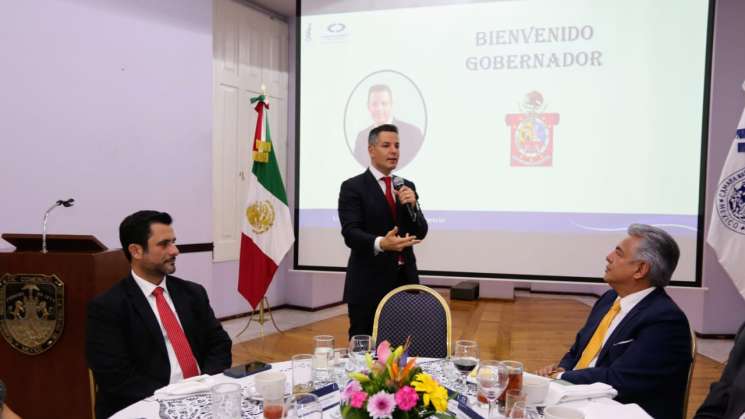 AMH presenta ponencia de economía ante la Canaco Ciudad de México