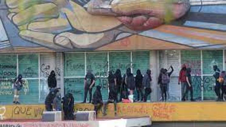 Condena UNAM daños a mural de Siqueiros durante protesta