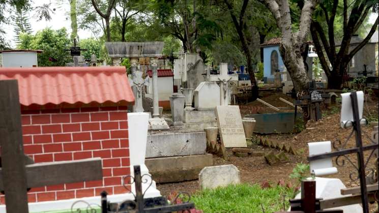 Reabren panteones para el Día de Muertos en capital de Oaxaca