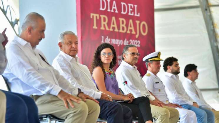 AMLO conmemora Día del Trabajo desde Dos Bocas