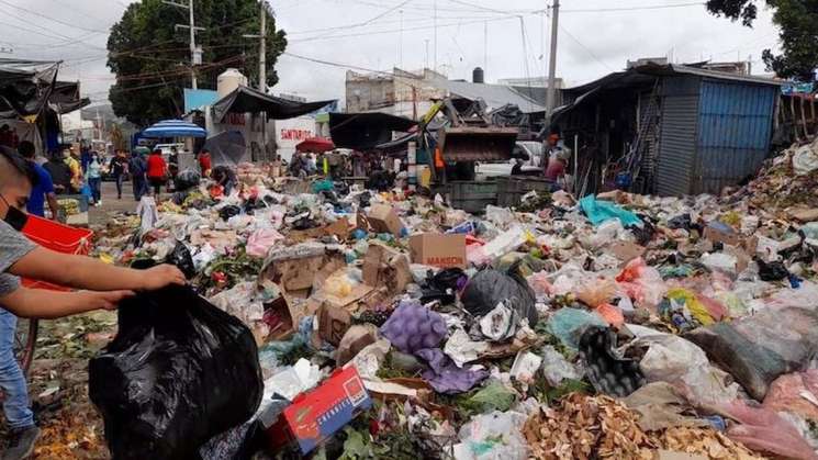 Sin solución paro de servicios de limpieza en capital Oaxaqueña