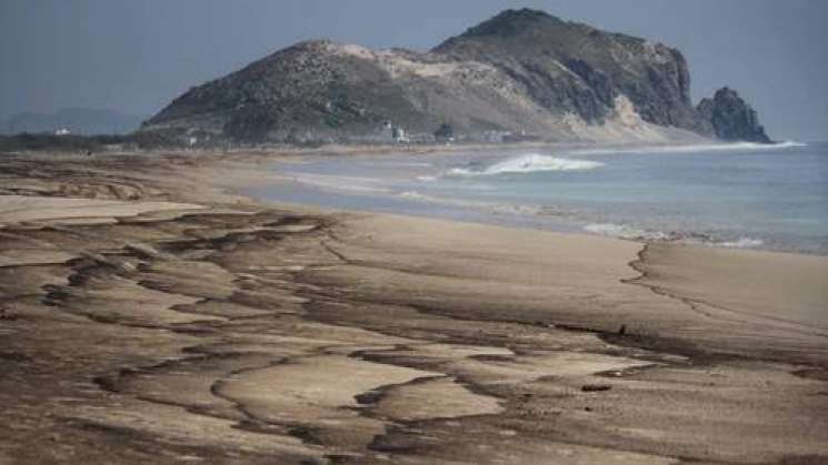 Nuevo derrame de Pemex en playa de Salina Cruz