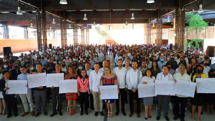 Entrega AMH  53 mil 893 basificaciones a personal del IEEPO