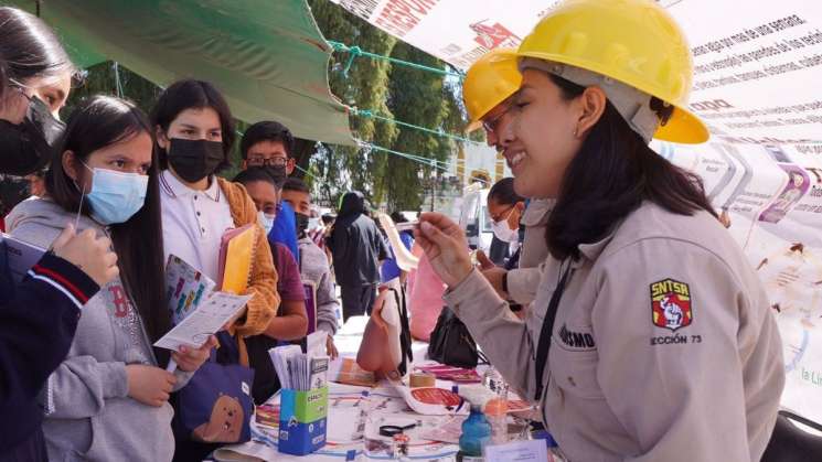 Acercan los SSO servicios a habitantes de Santa María del Tule   