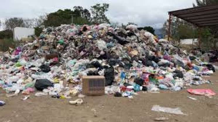 Tras intentar tirar basura en Etla multan a capital de Oaxaca