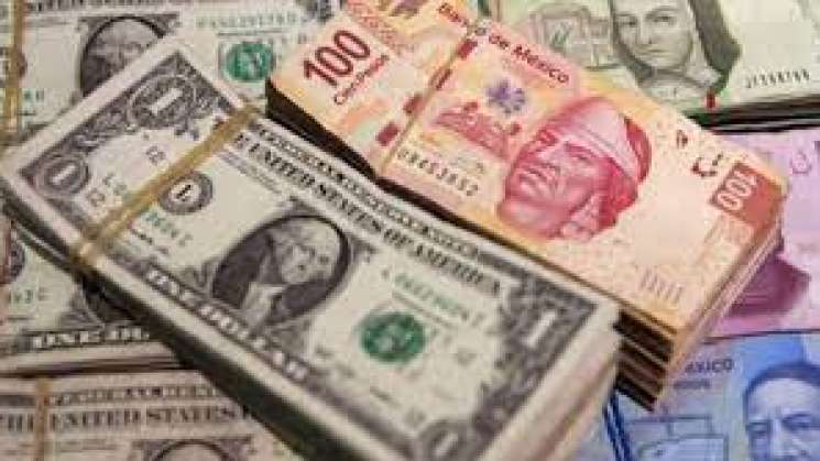 Dólar se devalúa en 19.54  por peso al cierre de la Jornada