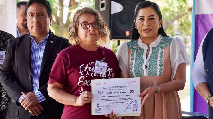 Entrega SSO acreditaciones a Grupo de Ayuda Mutua en Oaxaca