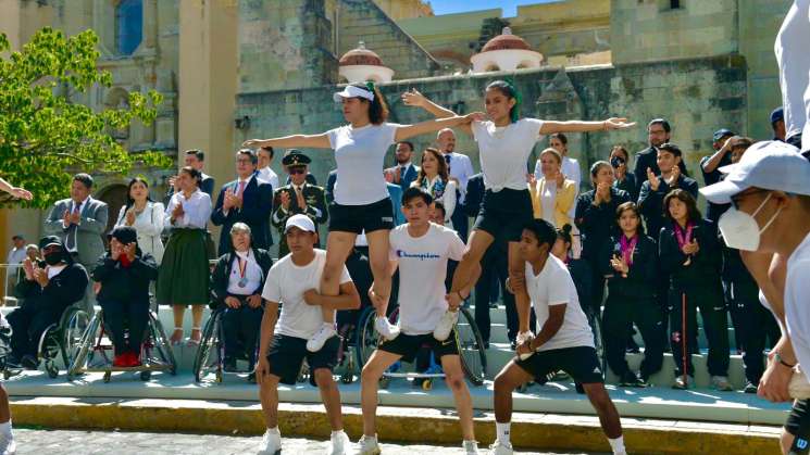 En Oaxaca participan 3 mil 92 deportistas en desfille capitalino