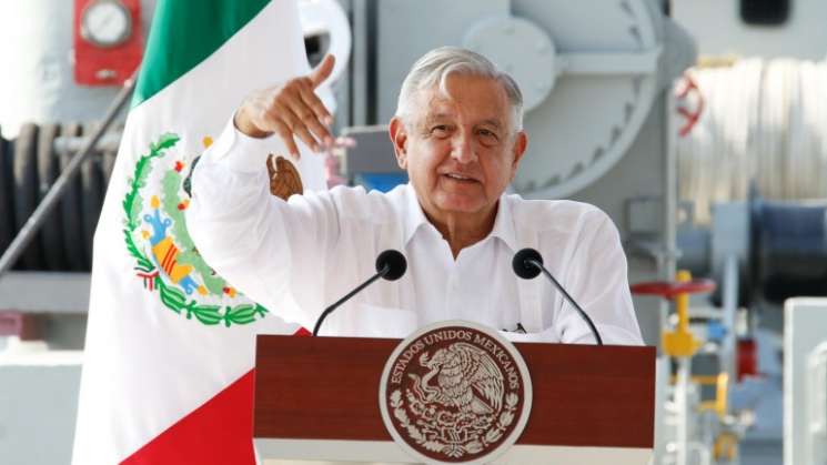 AMLO conmemora Día de la Armada en Colima