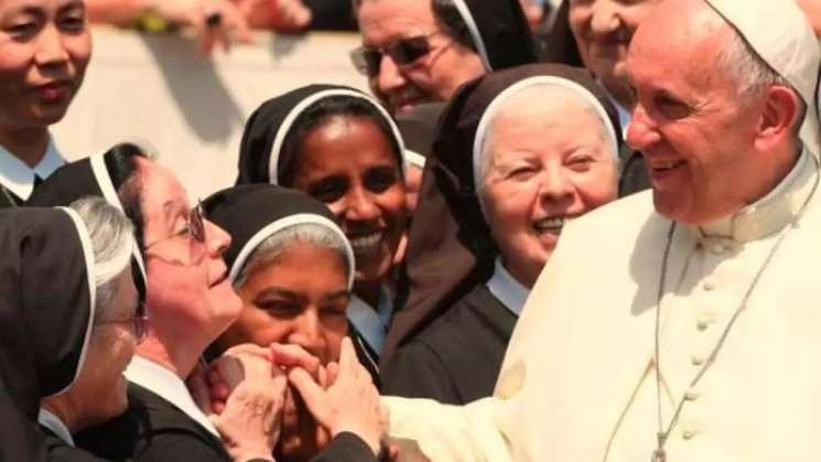 Descarta el Papa Francisco ordenación de mujeres