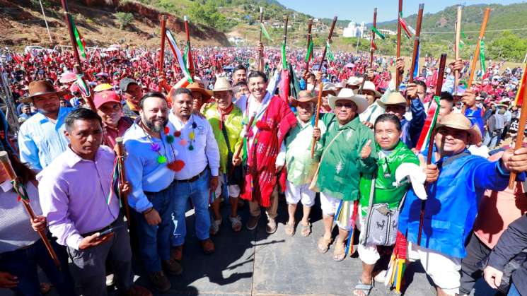 Acuerda Salomón Jara y Nación Triqui, unión, paz y desarrollo 