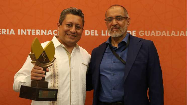 Luis Antonio Canché Briceño recibe Premio de Literaturas Indígena