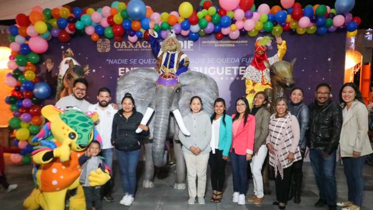 Visitan los reyes magos a la niñez y juventudes de casas hogar