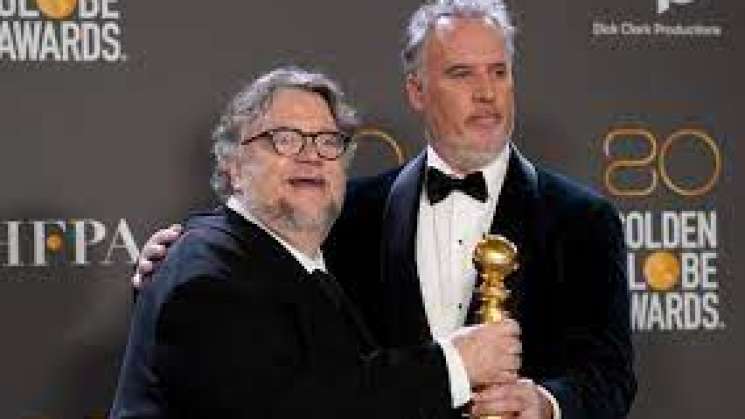 Guillermo del Toro gana Globo de Oro con filme 